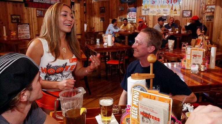 Hooters Loses Its Last Jacksonville Location As Chain Trims Florida Footprint