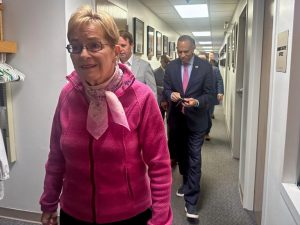 House Democratic Leader Jeffries Rallies Ohio Voters While Condemning Trump S Ru