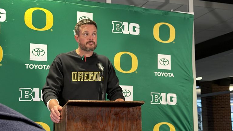 Illinois Overwhelms Oregon In Second Half Handing Ducks A 21 10 Road Defeat