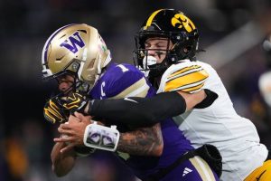 Iowa Rushes Past Washington 41 24 As Kamari Moulton Posts Career High 208 Yards