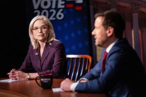 Iowa Senate Debate Shows Gop Rep Hinson Backing Trump While Dem Turek Courts Mod