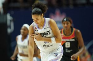 Janelle Salaun Earns Unanimous Wnba Sixth Player Of The Year Honors