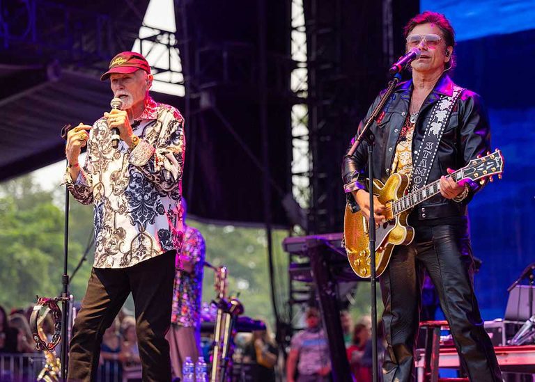 John Stamos To Appear With The Beach Boys At Cincinnati S Pnc Pavilion