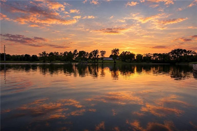 Johnson County Sees Ten Luxury Homes Listed Above 1 5 Million Last Week