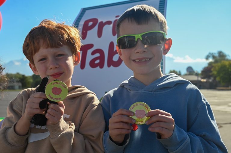 Jordan Elementary Celebrates Apple Crunch Day With Healthy Prizes For Students