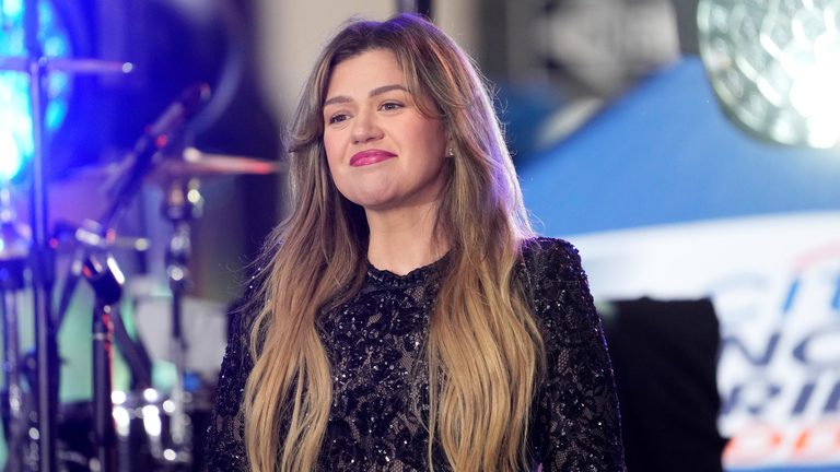 Kelly Clarkson Disputes Pricing At Brooklyn Magic Shop Art Of Play