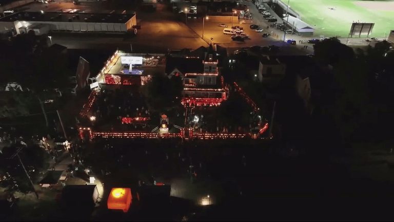 Kenova Pumpkin House Returns With 3 000 Jack O Lanterns For Halloween