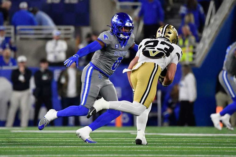 Kentucky Wildcats Secure Fifth Straight Sec Win Defeating Vanderbilt 34 17