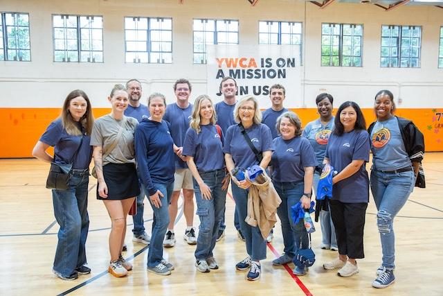 Knoxville Volunteers Log 420 Hours 16 000 In Service Value During United Way Wee