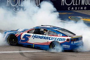 Kyle Larson Leads Nascar Playoffs As Phoenix Race Approaches