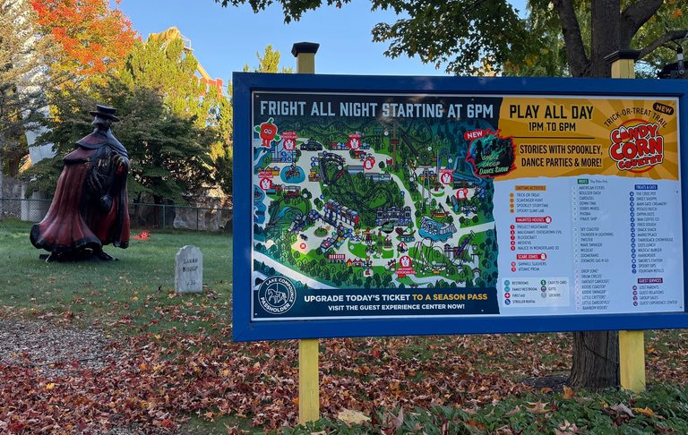 Lake Compounce S Phantom Fall Fest Offers Daytime Family Fun And Nighttime Hallo