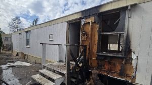 Las Cruces Firefighters Contain Fire At Vacant Mobile Home On Holiday Avenue