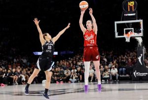 Las Vegas Aces Defeat Indiana Fever 94 83 To Advance In Wnba Playoffs