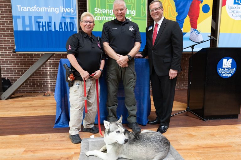 Lincoln Land Community College Welcomes Therapy Dog Everest As New Campus Pawffi