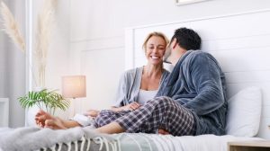 Los Angeles Therapist Notes Rise In Relationships Between Older Women And Younge