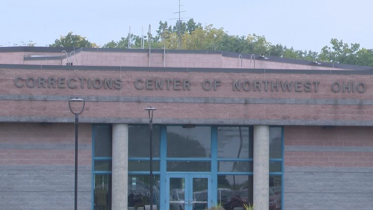 Lucas County Corrections Commission Votes To Keep Ice Detainees At Ccno Jail