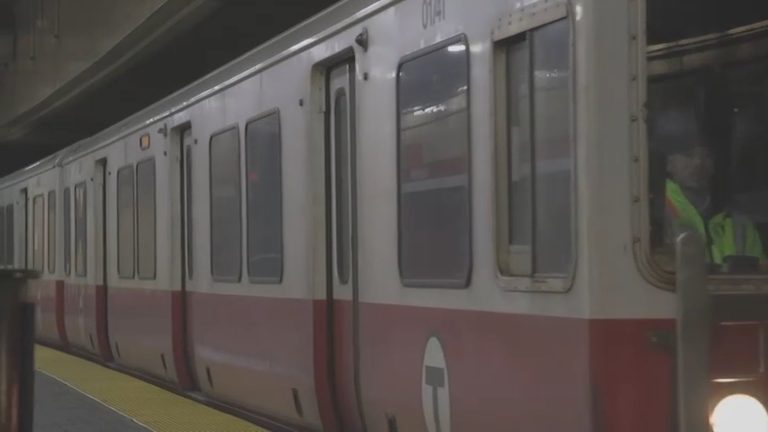 Man Dies After Falling Onto Mbta Red Line Tracks At Cambridge S Central Square S