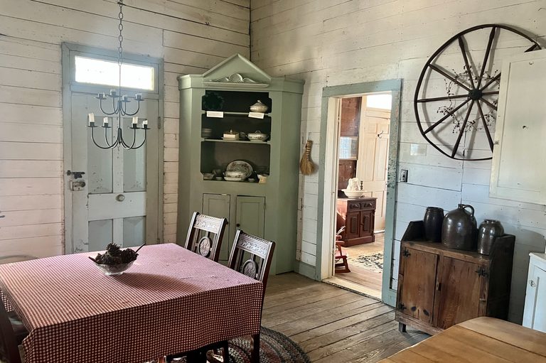 Mckinney S Chestnut Square Offers Monthly Ghostly Hauntings Tours