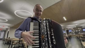 Milwaukee Accordionist Mike Schneider To Play Polka At World Series Games 1 2