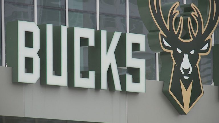 Milwaukee Bucks Move Home Opener To 3 P M To Support Brewers World Series Debut