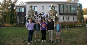 Nashville Family S Halloween Display Raises 30K For Alzheimer S Fight