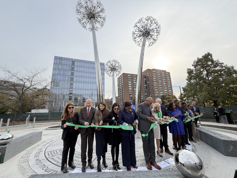 New Imd Park And Global Covid 19 Monument Opens In Chicago S Medical District