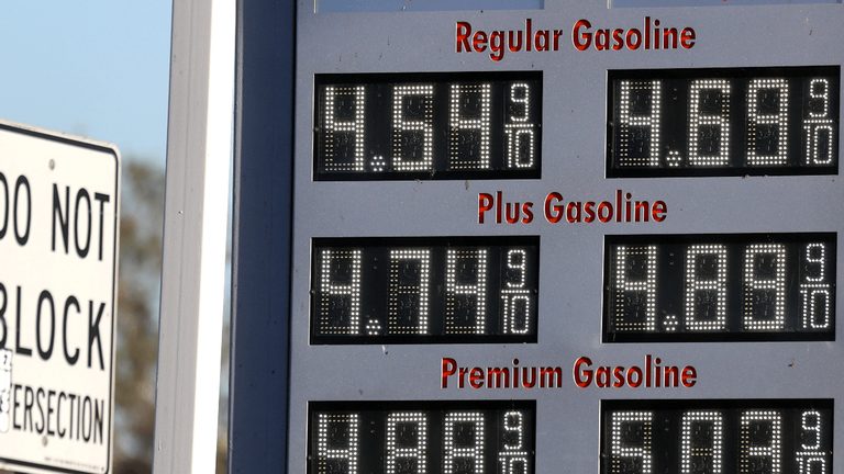 New York Gas Prices Stay Near 4 30 Per Gallon As Winter Blend Rolls Out