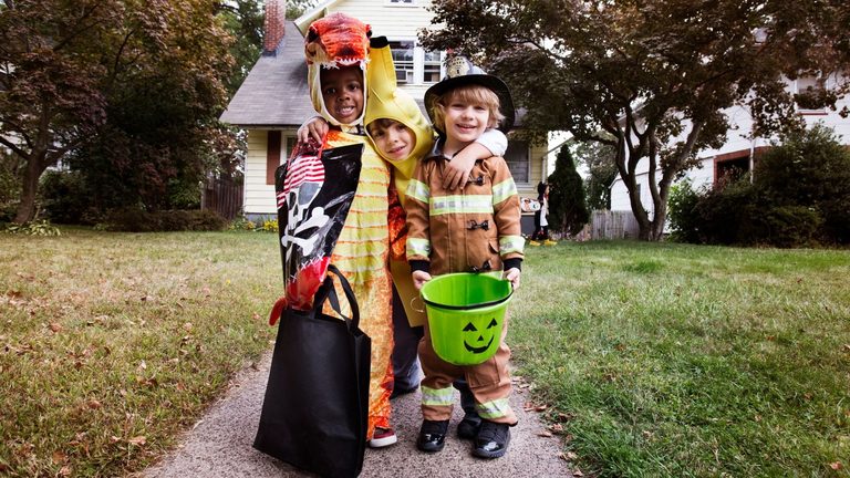 Nyc Residents Invited To Share Halloween Costume And D Cor Photos With Eyewitnes
