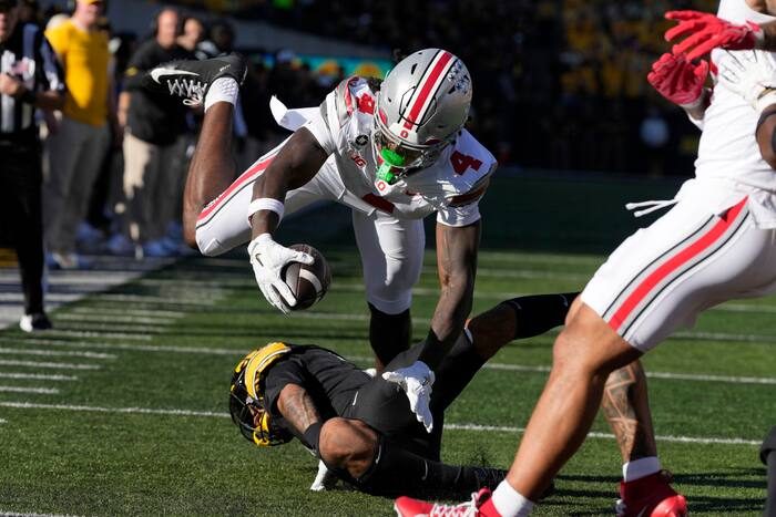 Ohio State Quarterback Julian Sayin Throws For 324 Yards As Buckeyes Defeat Iowa