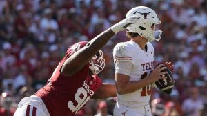 Oklahoma Pulls Off Stunning 27 24 Upset Over Top Ranked Texas In Red River Rival