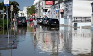 Orange County Prepares For King Tides Metrolink Suspends Service On Coastal Line