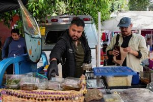 Palestinian Family Rebuilds Lives Selling Traditional Food In Condesa