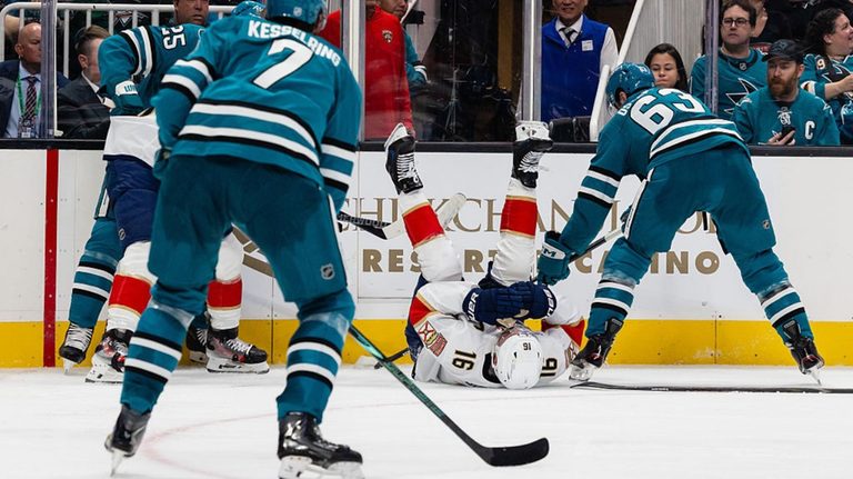Panthers Captain Aleksander Barkov Exits Overtime Loss With Possible Acl Injury