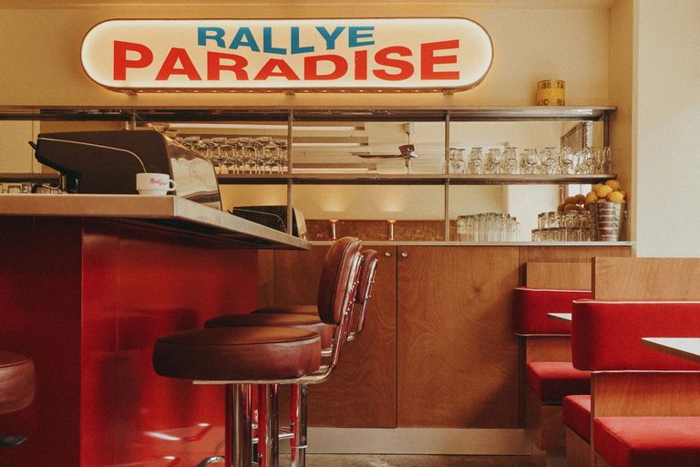 Paris Diners Push Back Against American Style Digital Tipping And Dining Habits