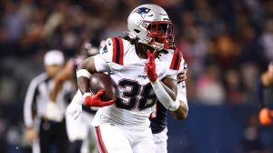Patriots Rally With 48 Yard Rhamondle Stevenson Td As Half Ends