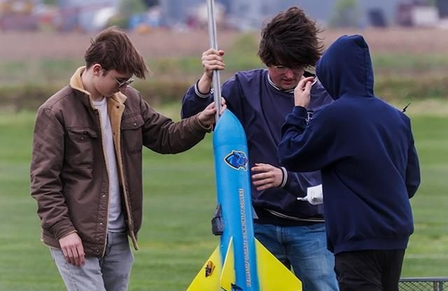 Pellissippi State Students Gain Hands On Engineering Skills At Midwest Rocketry