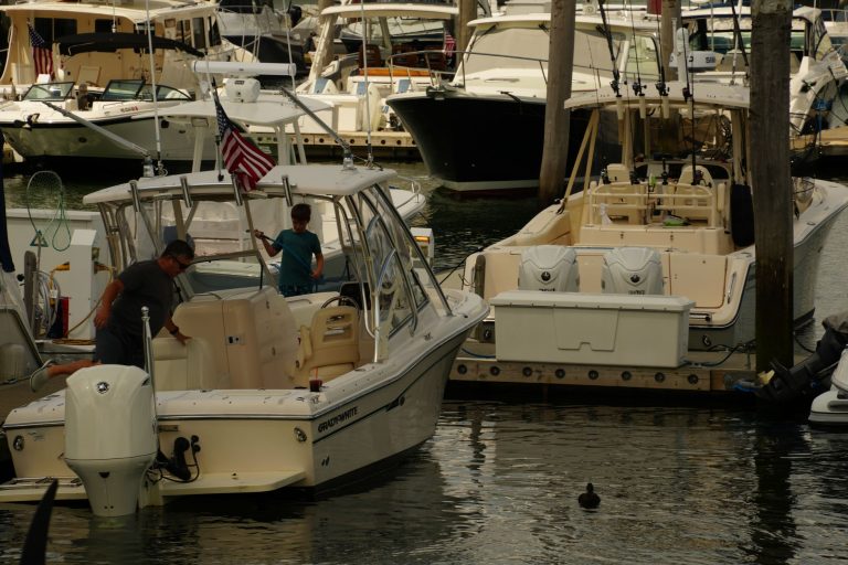 Finn's Harborside — Warwick