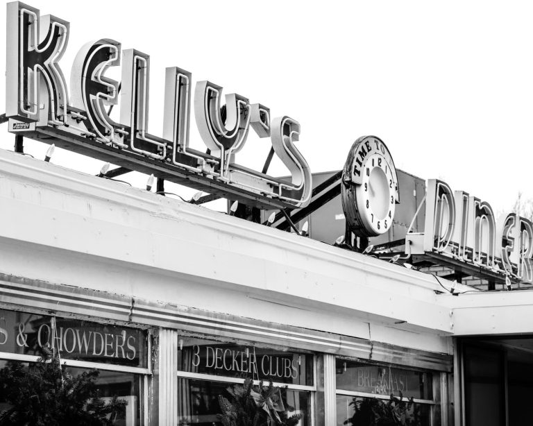 Kelly's Bar & Lounge — Pittsburg