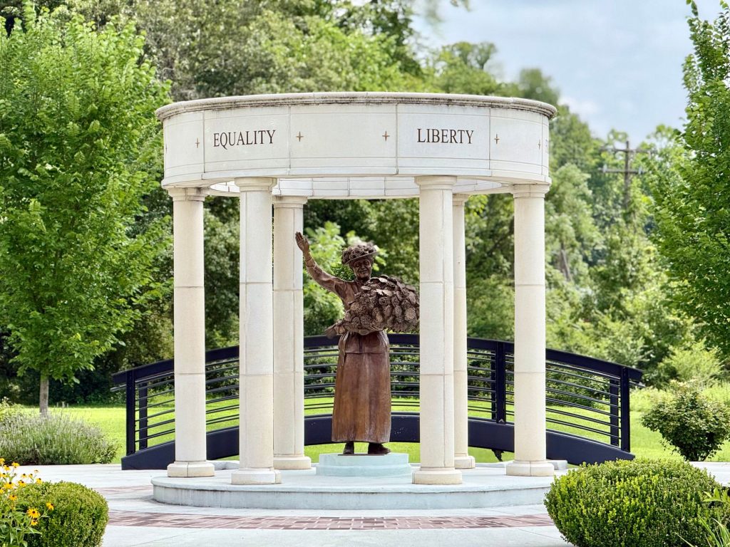 Liberty Memorial Building — Bismark