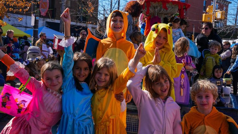 Philadelphia Embraces Halloween With Zoo Festival And D A De Los Muertos Celebra