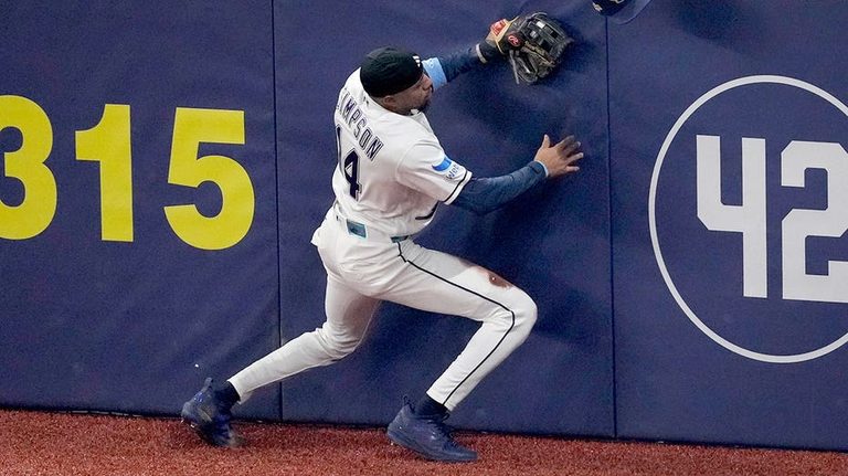 Rays Chandler Simpson Makes Daring Catch Crashes Into Wall To Preserve Run In Wo