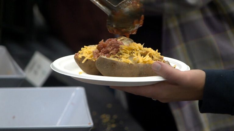 Rdo S Caters Taters Fundraiser Feeds 3 000 And Supports Hope Blooms In Fargo