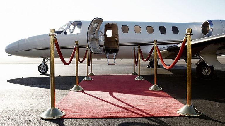 Redditors Say First Class Flights Are A Worthwhile Splurge Even For Working Clas