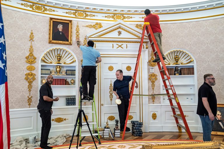 Replica Oval Office In D C Opens With President Trump S Signature Gold Design