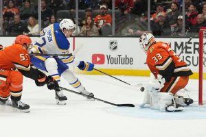 Sabres Edge Ducks 7 6 In Thrilling Anaheim Showdown