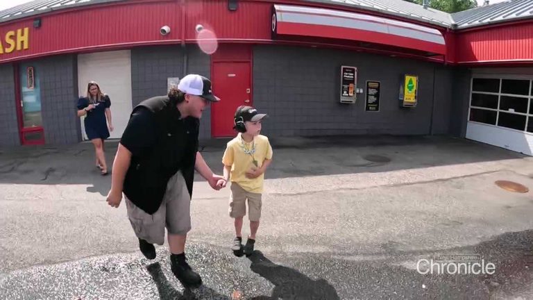 Salem Car Wash Attendant S Simple Gestures Brighten Days For Autistic Boy