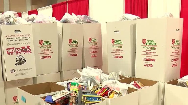 Salvation Army S Toy Town Program Fills Up Families Urged To Seek Other Holiday