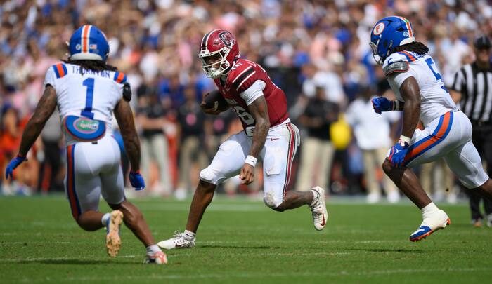 South Carolina Quarterback Lanorris Sellers Leads Gamecocks To 38 19 Upset Of Fl