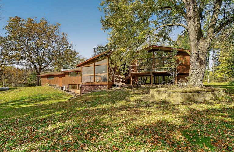 Southwest Rochester Estate Offers 1970S Mid Century Modern Charm On 11 Acres