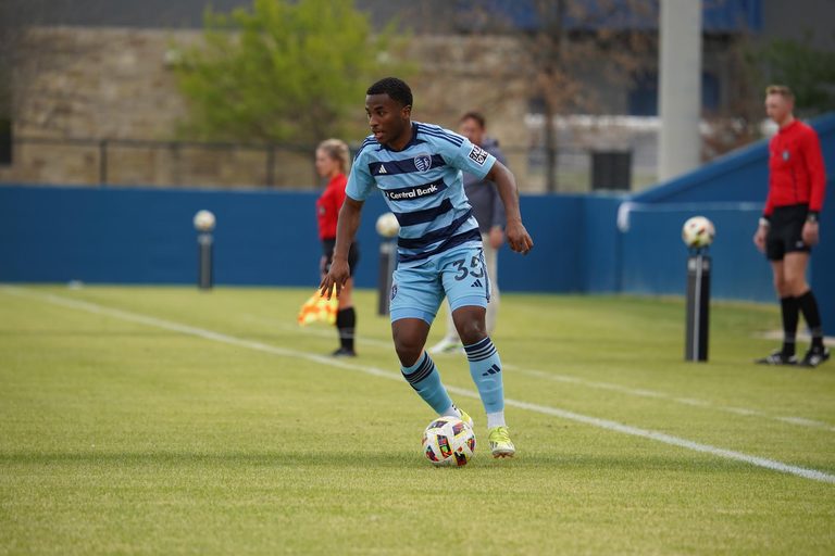 Sporting Cascades Fc Signs First Player Defender Jonathan Robinson